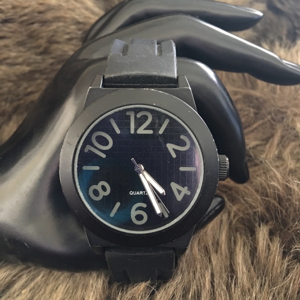 Unisex black silicone band quartz watch new